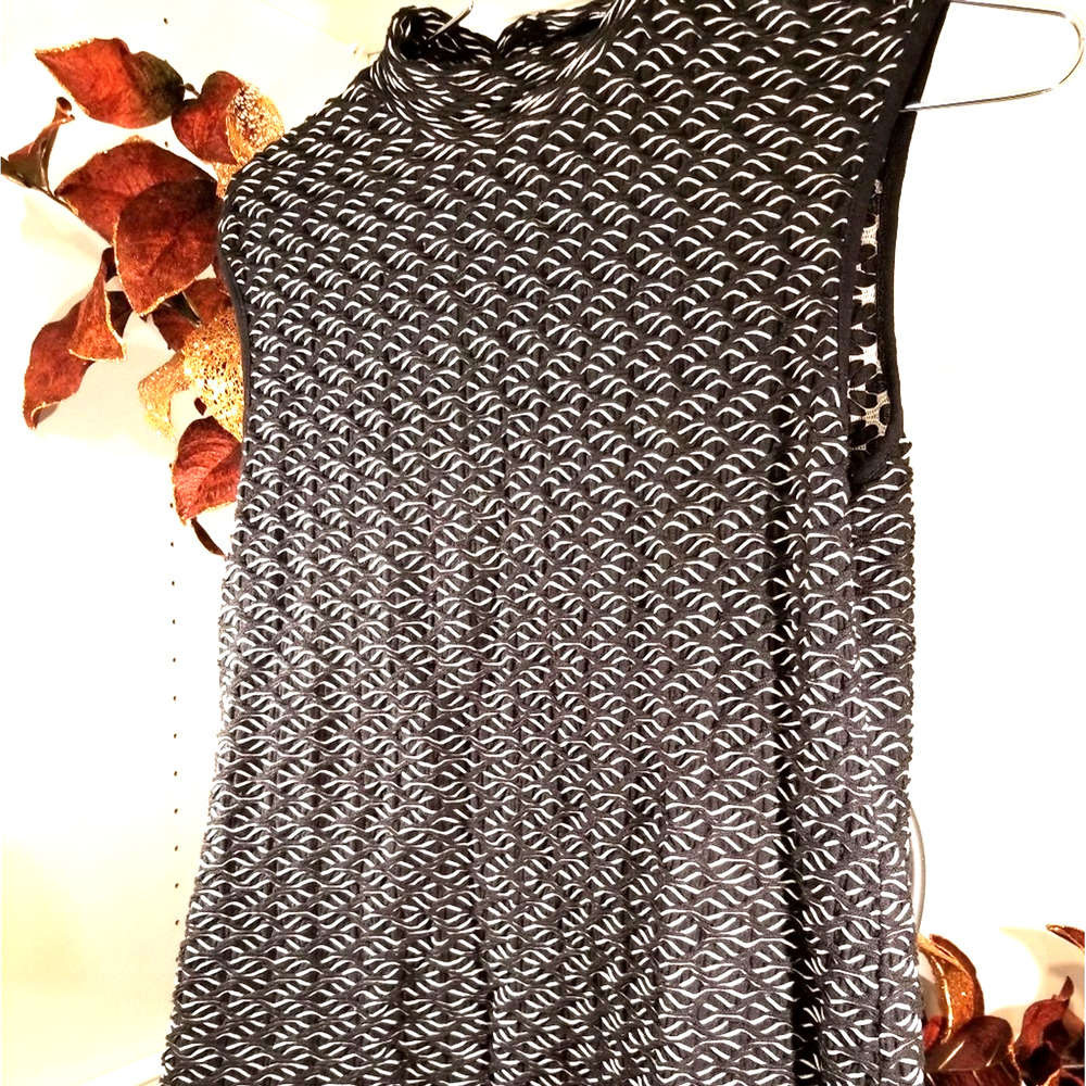 Carmen black white sweater shell size M